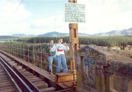 Elder Sturgeon and I about to jump off of the bridge in ColliPulli. ColliPulli ruled!
Daniel  Burt
01 Apr 2006