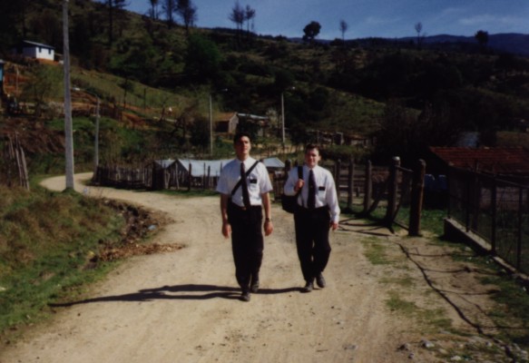 Una foto, digno de la liahona, de E. Ogden y E. Sellers caminando por una calle arriba de la ciudad de angol en 1994.
Thomas Heath Ogden
03 Apr 2006