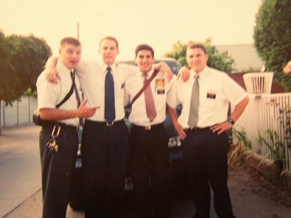 llendo a la rama de los sauces
Blake  Harris
30 Apr 2006