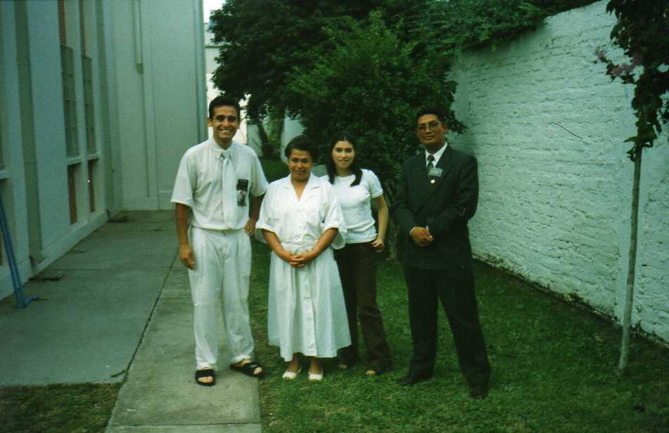 Bueno, yo creí que ese domingo serían dos bautismos nomás, pero cual fue nuestra sorpresa para el Élder Honores (Calama, Chile) y yo cunado me avisan que Rosita (que es sordomuda) había llegado también. Yo ya había bautizado a los dos hermanos, asi que tuve que 