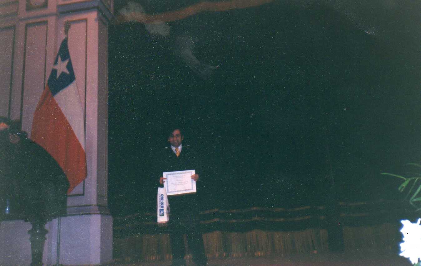 ¡Por fin salí!. Fué una tarea ardua, pero pude salir de la Universidad como Ingeniero Civil, y sin abogados...
Luis Agustín Ahumada
21 Nov 2007