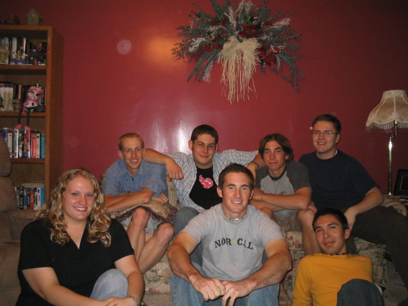 Hna. Katee Anderson, Elder Daniel Ricks, Elder Daniel Kolkena, Elder Cody Leishman, Elder Mike Boyle, Elder Justin Parkinson, and Elder Pablo Moreno, pasandolo bien en Provo.
Daniel  Kolkena
25 May 2006