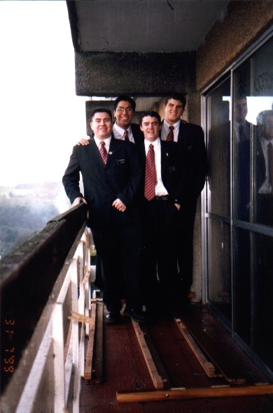 Momentos inolvidables comenzaron ese dia en el Balcon.... y QUE CORBATITAS
Daniel Sebastián Camilla
24 Jul 2006