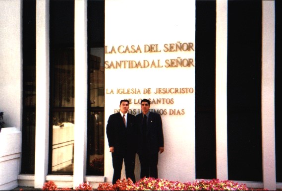 En el Templo me encontre con mi entrenador.... Somos buenos amigos!!!
Daniel Sebastián Camilla
25 Jul 2006