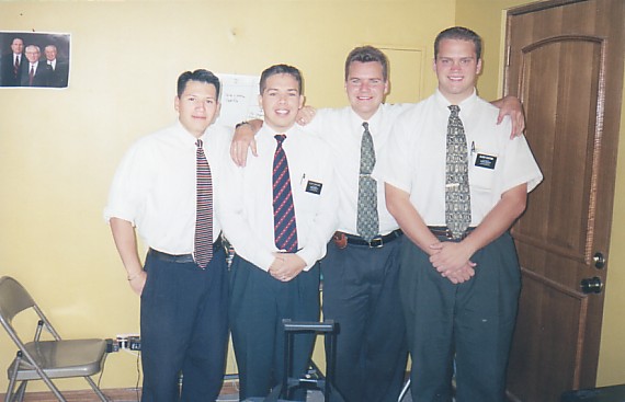 Elder Rosas, Elder Mercado, Elder Wheeler, Elder Barton en Las Condes
Gonzalo  Mercado
15 Aug 2002