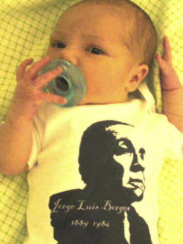 Aquí está mi hija, aficionada de la literatura Argentina
Gerald Cory Duclos
05 Jul 2005