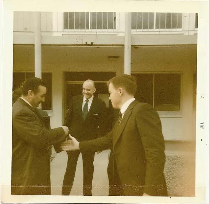 Elder Hunter visiting Valparaiso for Earthquake, with Branch president and Elder Hessing
Luis A. Herrera
03 Jan 2009