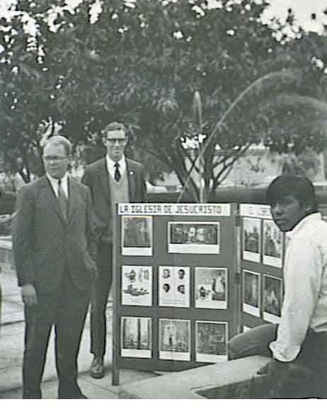 Teaching the gospel in the plaza
Greg J. Melven
03 Apr 2010