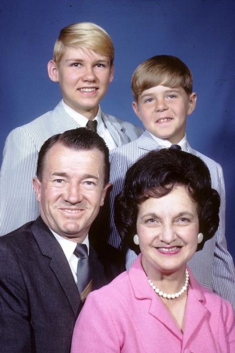 Front: Bresident Robert Burton, Sister Bessie Burton.
Back: Robbie Burton, David Burton.
About 1966.
Blaine Nay
24 Jul 2010
