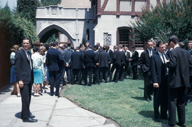 This is a photo of the driveway of the building which served as the Providencia Branch and the Chilean Mission offices in the 1960's.

This photo was taken the day of the Presidency change of the Chilean Mission; the end of the Palmer Presidency and the beginning of the Beecroft Presidency.

I have many, many photos (slides which are all now digitized in high resolution) taken during the period from March, 1962 to September 1964.

Make an inquiry to me of a particular branch, location, or activity (such as the Valpo District member and missionary paseo a Placilla on the 18 de Septiembre, 1962) and I will be happy to send any and all that are of interest to you.

Chao, de Milt Jensen
Andrew Milton Jensen
09 Feb 2013