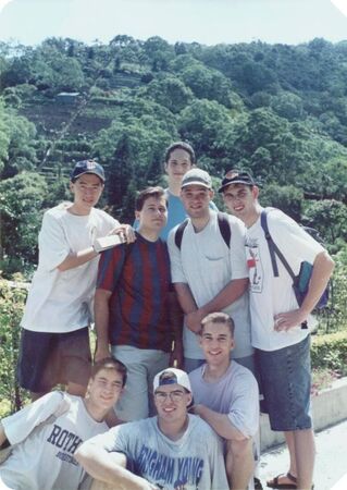 Tai Po Elders of 1995 exploring a farm one sunny P-day
Domingos  Liao
05 Nov 2003