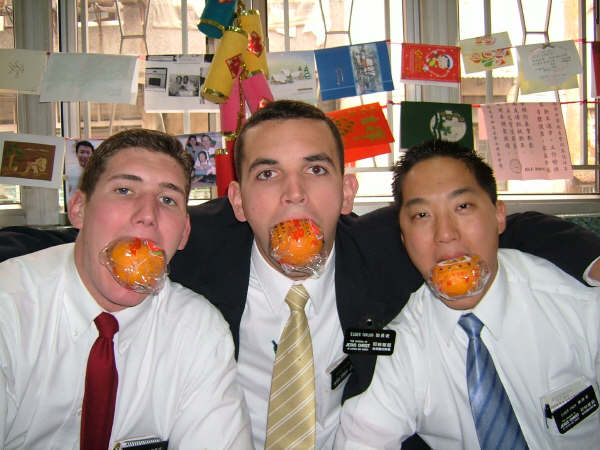 (Left to right)
Elder Anderson,Taylor and Chen
HioCheng , Jessica Lao
23 Mar 2004