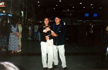 MI ESPOSA  Y  MI HIJA QUE AHORA TIENE DOS AÑOS. ESTAMOS EN EL AEROPUERTO DE SANTIAGO DE CHILE.
patricio  Salazar
24 Aug 2002