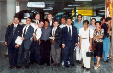 aqui algunos tipos despidiendose en su ultimo dia en barranquilla
patricio  Salazar
17 Mar 2003