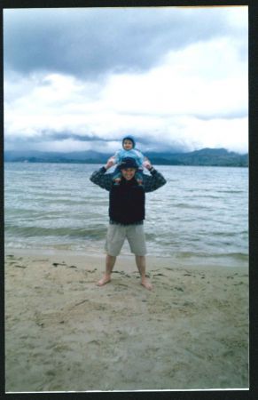 HOLA ESTOY CON MI HIJA KRISTY EN EL LAGO DE TOTA A 3000 METROS DE ALTURA, UN BELLO SITIO, UBICADO EN EL DEPARTAMENTO DE BOYACÁ AL NORORIENTE DE COLOMBIA A 40 DE MINUTOS DE DONDE RESIDO, SOGAMOSO
LEONARDO  CHAVES
24 Aug 2004