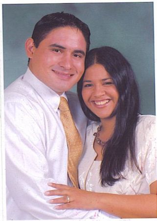 Este fue el día de nuestro primer aniversario
Karla Alejandra Pinoargote
27 Nov 2005