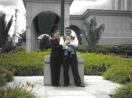 Con mis papitos en el templo
Oscar Javier Alvarez
18 Dec 2005