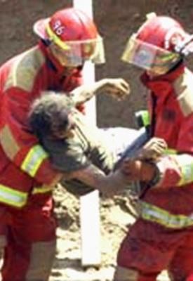 quedo sepultado bajo toneladas de tierra, y sobrevivio... fue una hazaña con ayuda divina (Gabriel - victima - Jorge)
Fernando Gabriel  Morote
27 Jun 2007