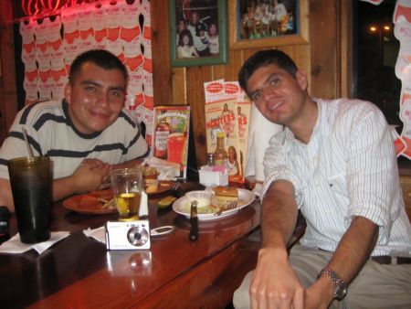 Cenando con un compañero en la 87 de Miami
Oscar Javier Alvarez
10 Jun 2008