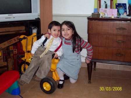mis hijos preciosos Milena 4 años y Stefano 2-1/2
Diego David Custode
30 Nov 2008