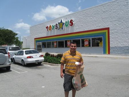 Comprando jugueticos para mis bebes
Oscar Javier Alvarez
24 Aug 2009
