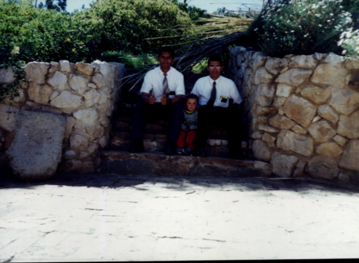 Tibasosa, Boyaca, Elder solano y Elder Vanegas, Patio de la casa de la flia Camargo
Hermes  Solano
26 Jan 2004