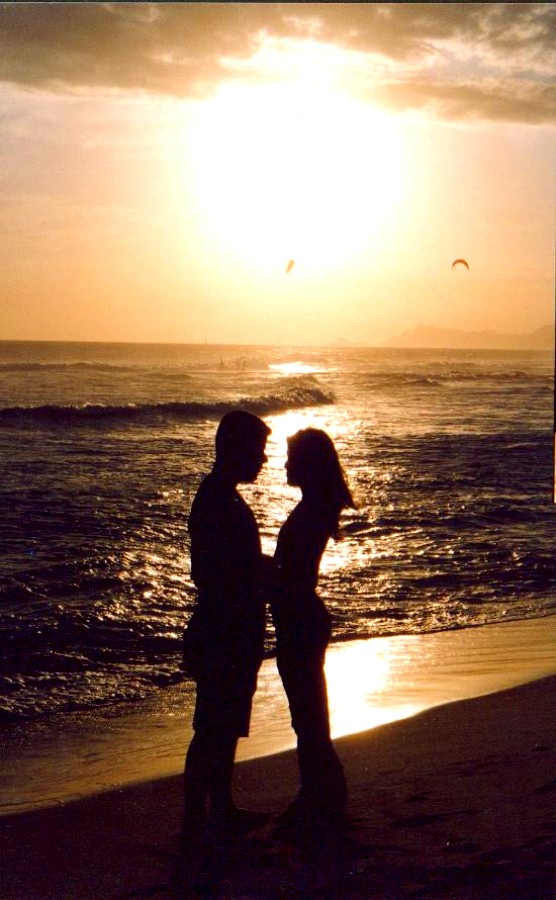 aqui estoy en Brasil en las playas de rio de janeiro con mi Novia Aline...soy el Elder Huenchuñir saludos a todos mis amigos en colombia....
Jaime Andres Huenchuñir
15 May 2004