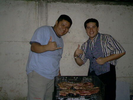 Aqui con Alexander Galaza (elder Galaz) en un asado en mi casa el dia viernes 3 de Enero
Familia  Cedeño Alvarez
07 Feb 2006