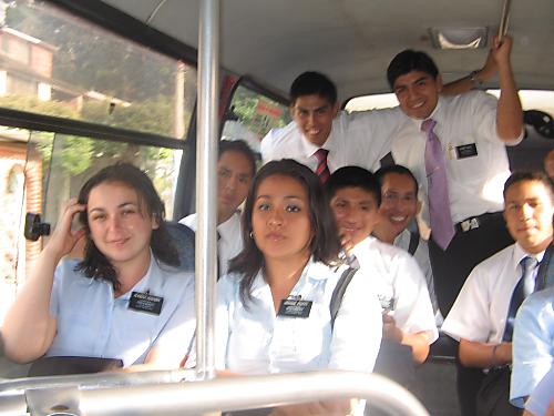 En diciembre del 2006 fuimos a cantar villancicos a un hogar de ancianos, como zona... Que poderr!!
Karina  Huidobro
05 Nov 2007