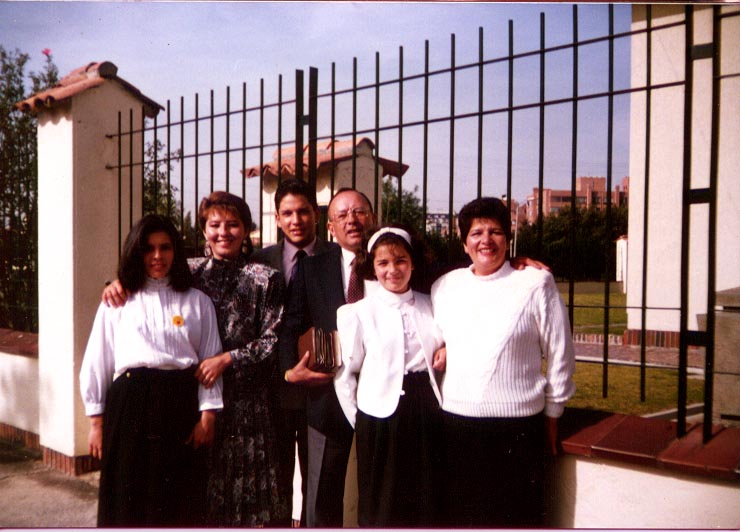 Do you remember them? Father Gomez was counselor in the Mission Presidency 1990 (I think...)
Walter Ivan Cruz
06 Mar 2001