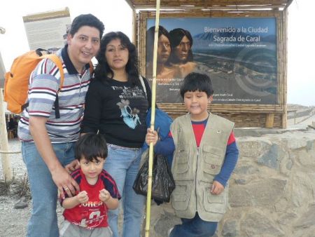 con la family en caral
RICARDO  URRESTI
28 Sep 2008
