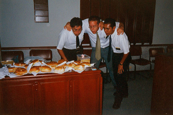 Gracias Hermanas Quinonez y Rebolledo!!!
David  Valencia Amores
18 May 2005