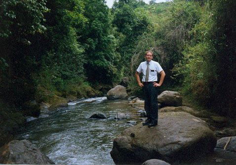 Los Cristales?? cuantos de Uds se han caido en el rio para ir donde la hna ruano??? yo nunca
David  Valencia Amores
18 May 2005