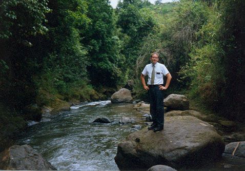 Los Cristales?? cuantos de Uds se han caido en el rio para ir donde la hna ruano??? yo nunca
David  Valencia Amores
18 May 2005