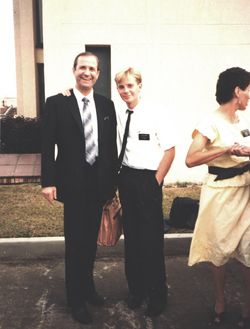 Junio de 1987. Reunion para despidir a Presidente Mickelsen. Nunca olvidare el hymno 