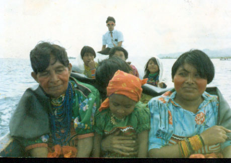 Every time we had a District Conference in Nargana we brought some of the members with us. Here Pres. Nuñez was guiding the cayuco and Elder Nestor Guerra was sitting in the front ready to protect us from coral reef.
Oscar  Aguilar
24 Feb 2005