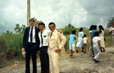 After a Stake Conference in Alcalde Diaz (?). 1986.
Oscar  Aguilar
05 Apr 2005
