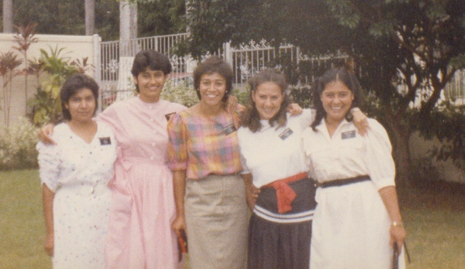 Aqui estan las hermanas mas guapas de la misión (por lo menos eso creían):
Hnas. Cruz, Vindas, Rodriguez (Guillespie), Oreamuno y Ruíz en Bella Vista.
Luis Ricardo Guzman
05 May 2005