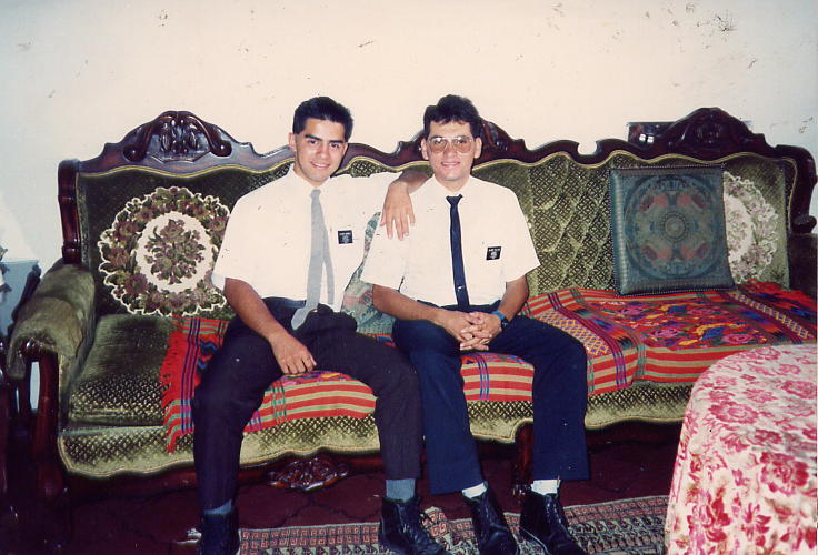 Elder Fallas y Elder Muñoz visitando la casa de la familia Hernández
Francisco Arturo Muñoz
29 Aug 2005