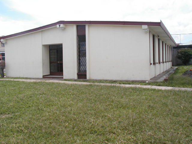 Capilla Hatillo 2005 - Ha cambiado un poco, ya que se le construyó una cancha multiuso a uno de los lados, y se le cambiaron las verjas perimetrales.
Francisco Arturo Muñoz
31 Aug 2005