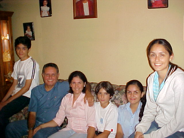 Familia Villabos 2004
Margaret T. Whitmire
06 Dec 2005