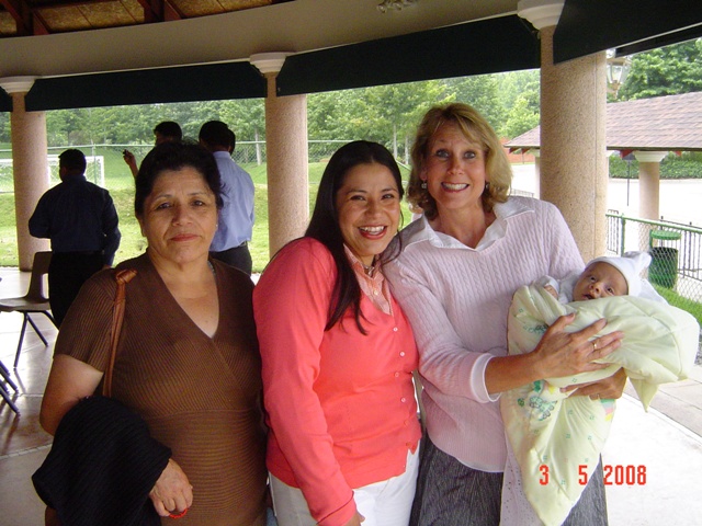 Con la hermana Claybaugh, junto a mi querida madre y mi amado bebé.
Jeiny Carlily Pérez De Enriquez
06 May 2008
