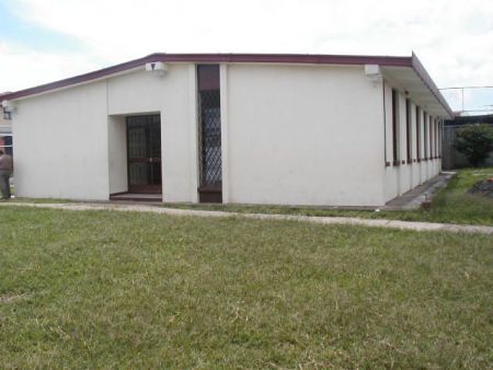 Capilla Hatillo 2005 - Ha cambiado un poco, ya que se le construyó una cancha multiuso a uno de los lados, y se le cambiaron las verjas perimetrales.
Francisco Arturo Muñoz
31 Aug 2005