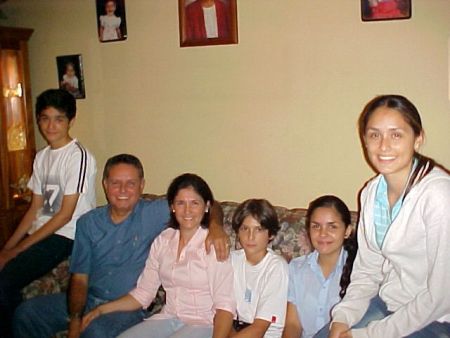 Familia Villabos 2004
Margaret T. Whitmire
06 Dec 2005