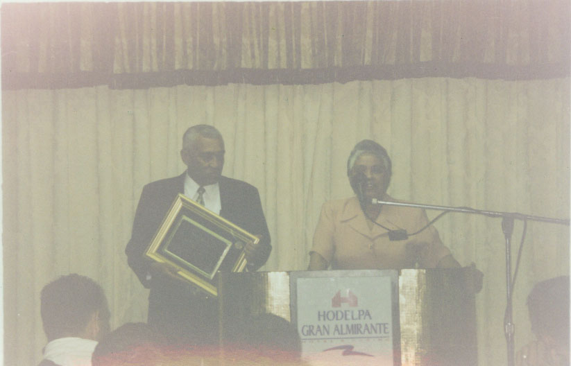 PLACA AL PRESI MEDEROS
FRANCISCO MANUEL TEJADA
14 Nov 2001