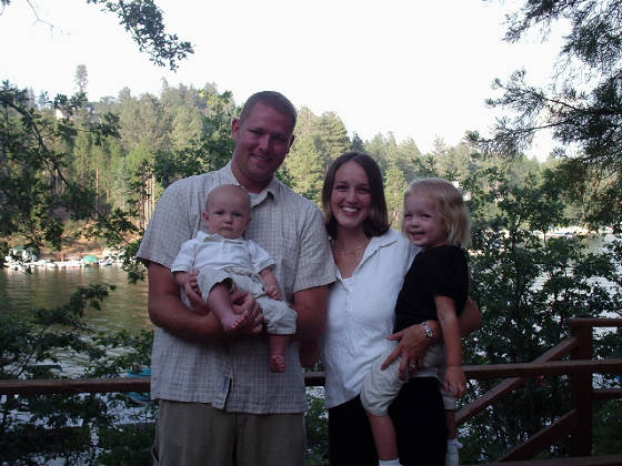 Es la foto de la familia Williansom que sirvio en la mision Santiago
Martín  Frías Meson
08 Aug 2006