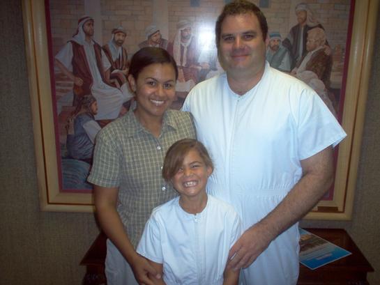 Jasmine com Mami y Papi el dia de su bautismo
Antonia  phethean
05 Jan 2007