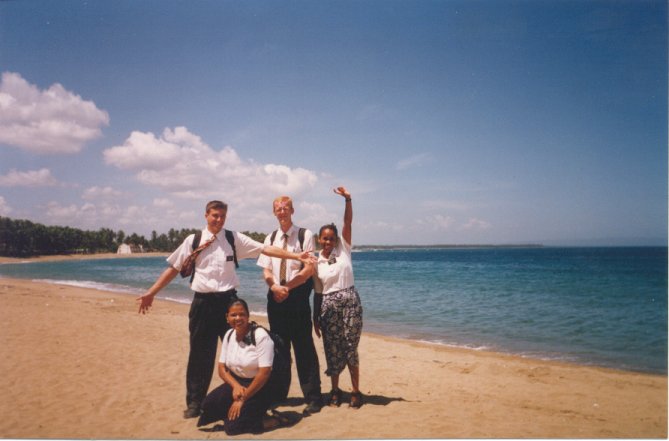 La Playa de los Gringos (Nagua)
John Benjamin Tilley
11 Jun 2001