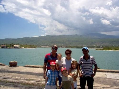 Foto de me con mis hijos y los primos en la RD el pasado Abril 2006,
Antonia  phethean
05 Jan 2007