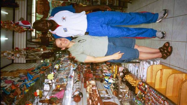 Conoci un jugador del equipo de basquetbol de La RD. Habia los juegos panamerican de los olypicos y le conoci en el mercado modelo. Soy 5'10